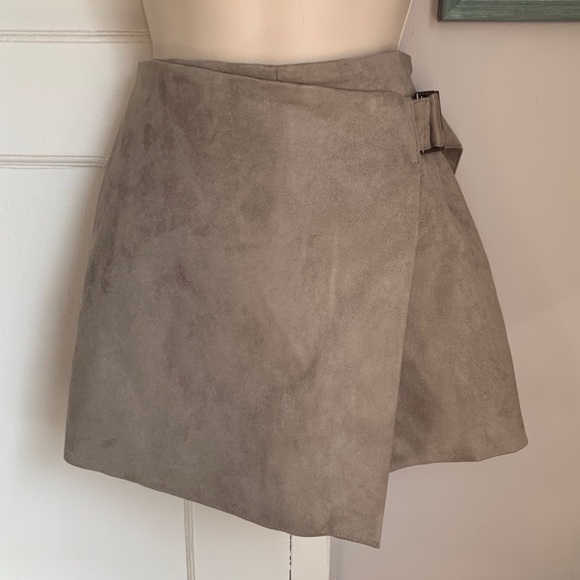 Zara Basic Faux Suede Gray Taupe Skort Skirt Shorts Mini High Waist Buckle XS - Picture 5 of 7